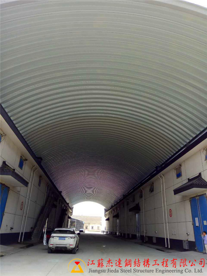 江苏扬州仓间罩棚拱形屋顶喷涂底面油漆
