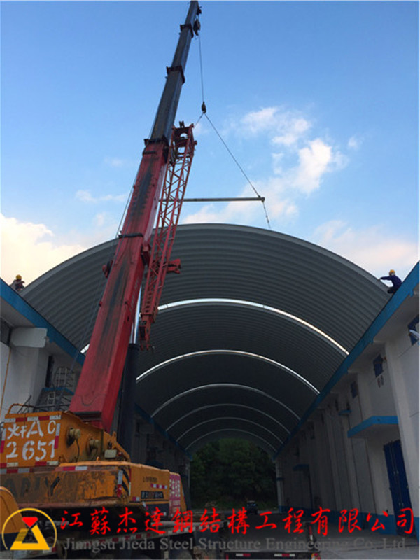 杰达拱形屋顶吊装中