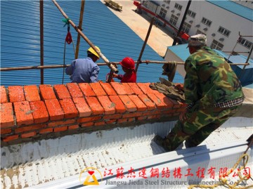 拱形屋顶山墙使用砖混结构压边