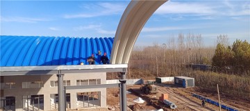 潍坊安丘农贸市场拱形屋顶工程案例