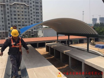 全钢结构连跨拱形屋顶